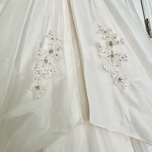 Size 2 customized Vera wang wedding gown - Picture 9 of 9